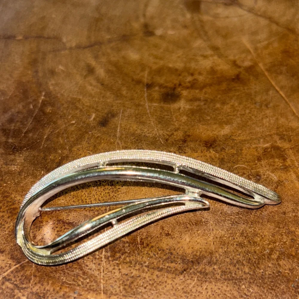 Vintage Sarah Coventry Abstract Teardrop Brooch - Silver Tone Pin